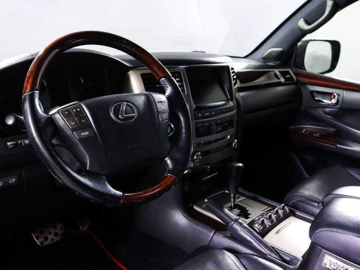 Lexus LX с пробегом — 2015 год. Фото: #9