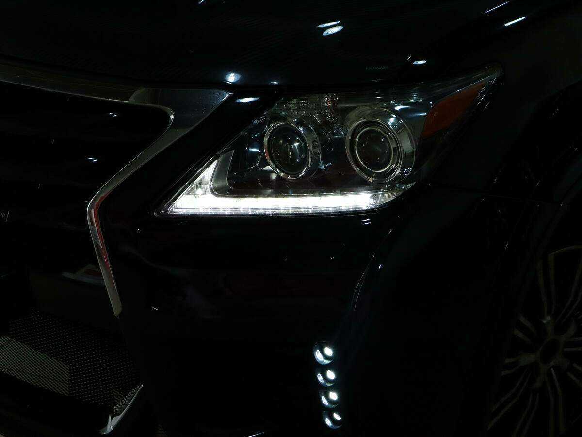 Lexus LX с пробегом — 2015 год. Фото: #10