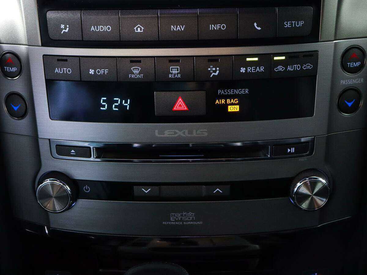 Lexus LX с пробегом — 2015 год. Фото: #15