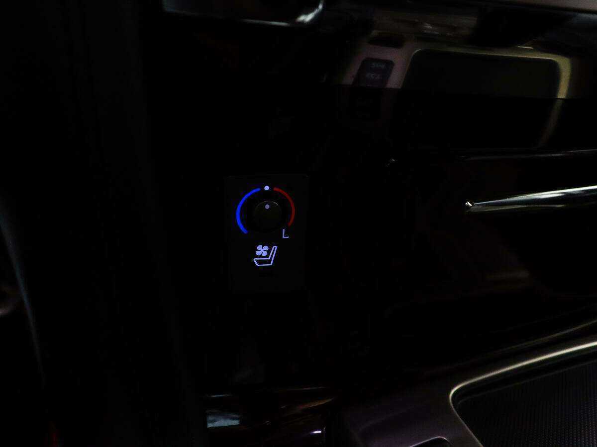 Lexus LX с пробегом — 2015 год. Фото: #16