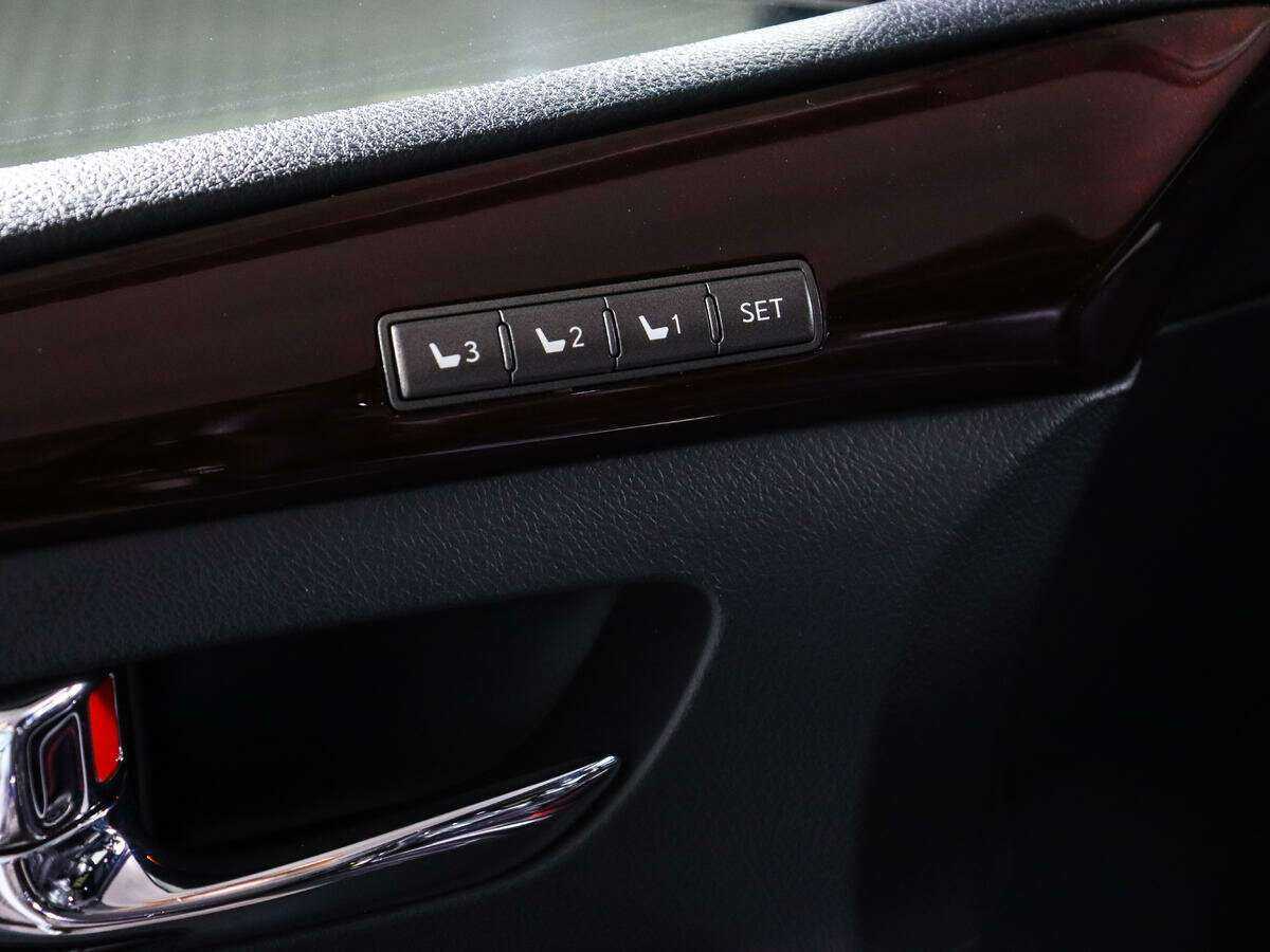 Lexus LX с пробегом — 2015 год. Фото: #22