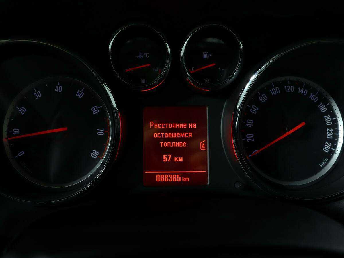 Opel Astra с пробегом — 2011 год. Фото: #8