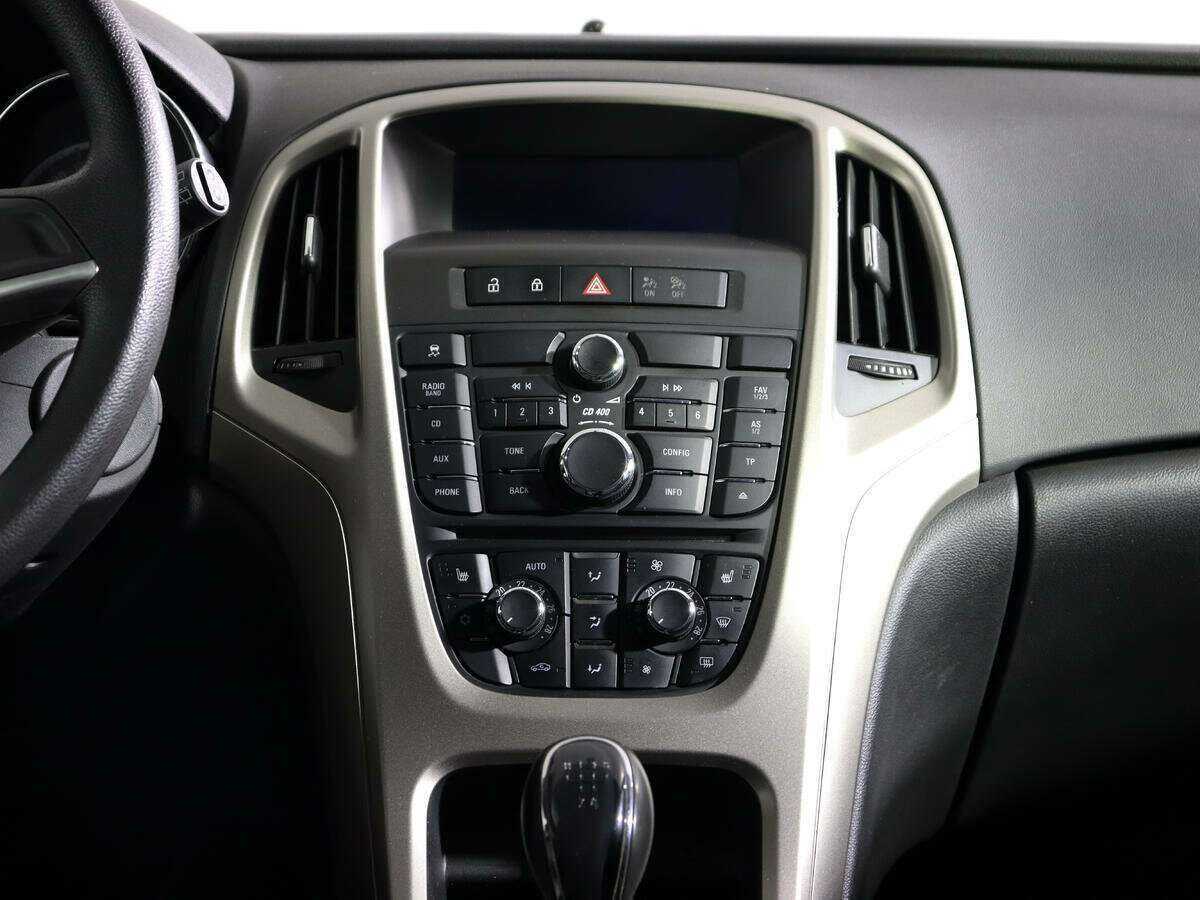 Opel Astra с пробегом — 2011 год. Фото: #10