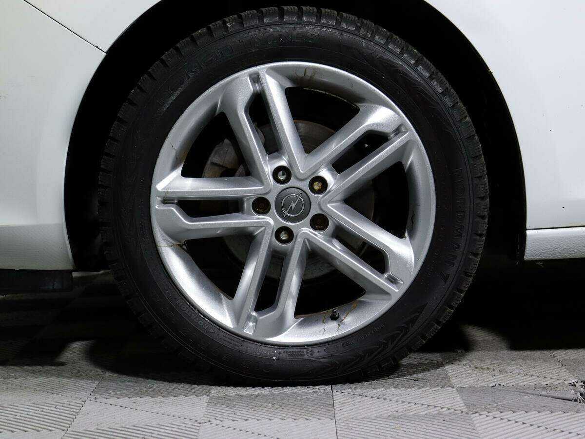 Opel Astra с пробегом — 2011 год. Фото: #12