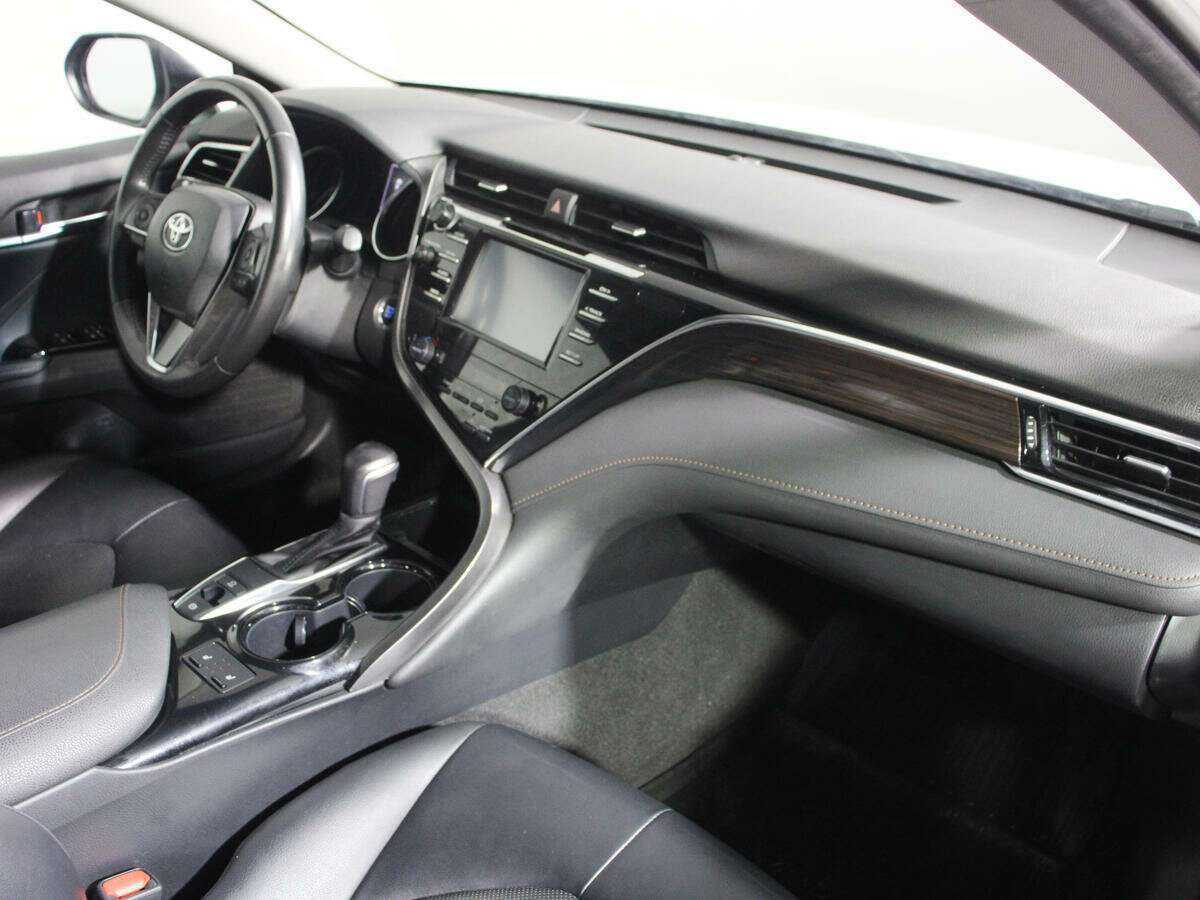 Toyota Camry с пробегом — 2020 год. Фото: #8