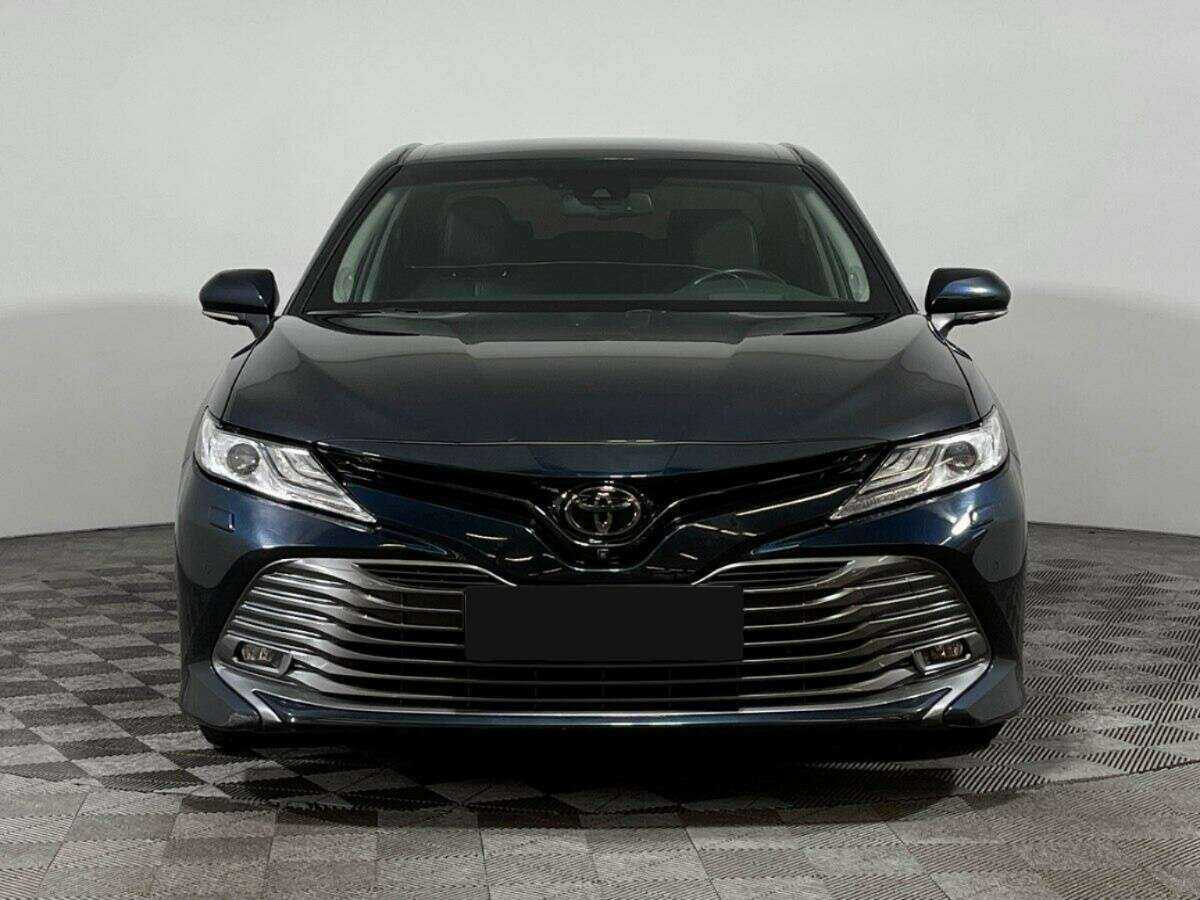 Toyota Camry с пробегом — 2019 год. Фото: #1