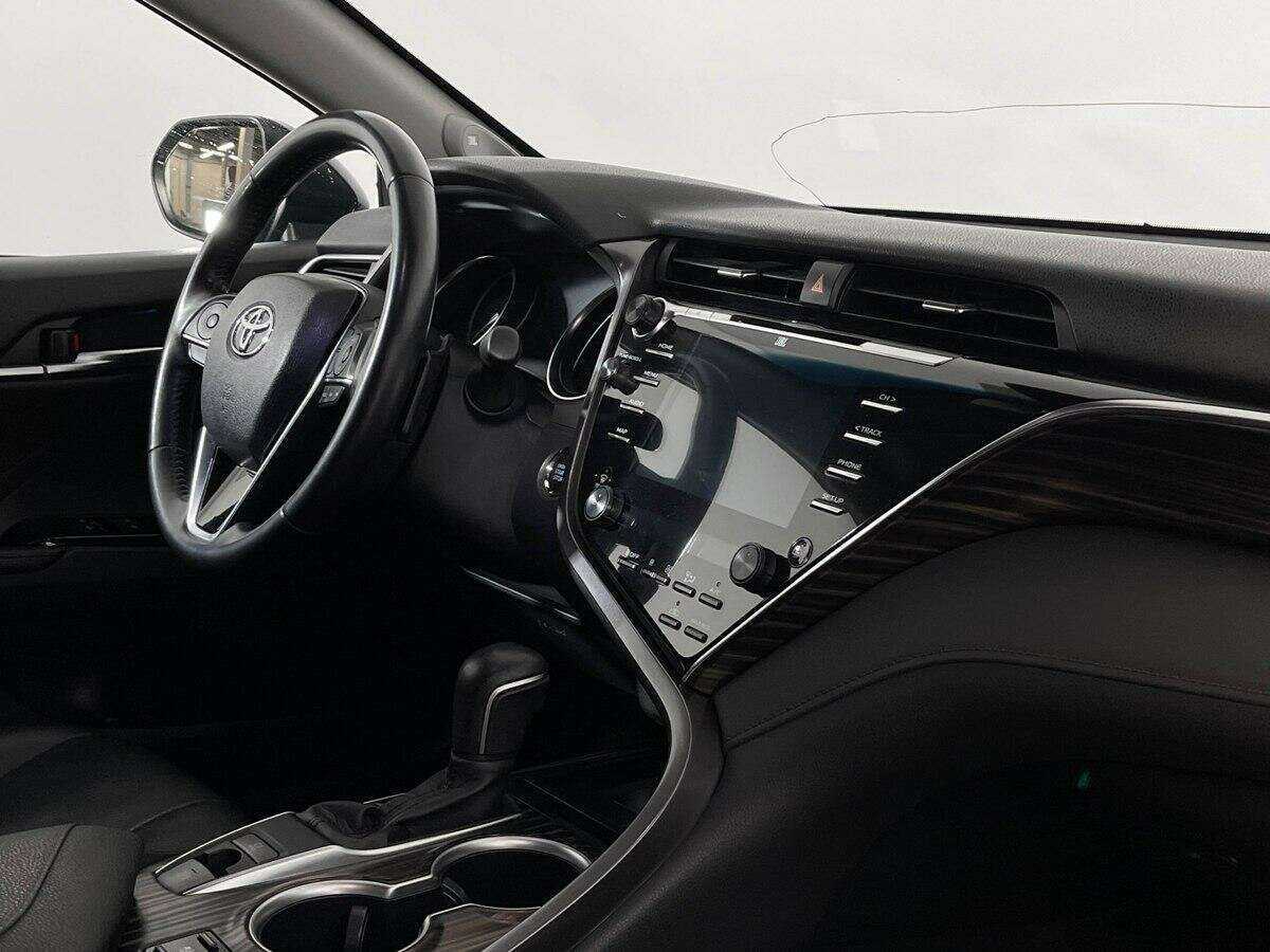 Toyota Camry с пробегом — 2019 год. Фото: #6