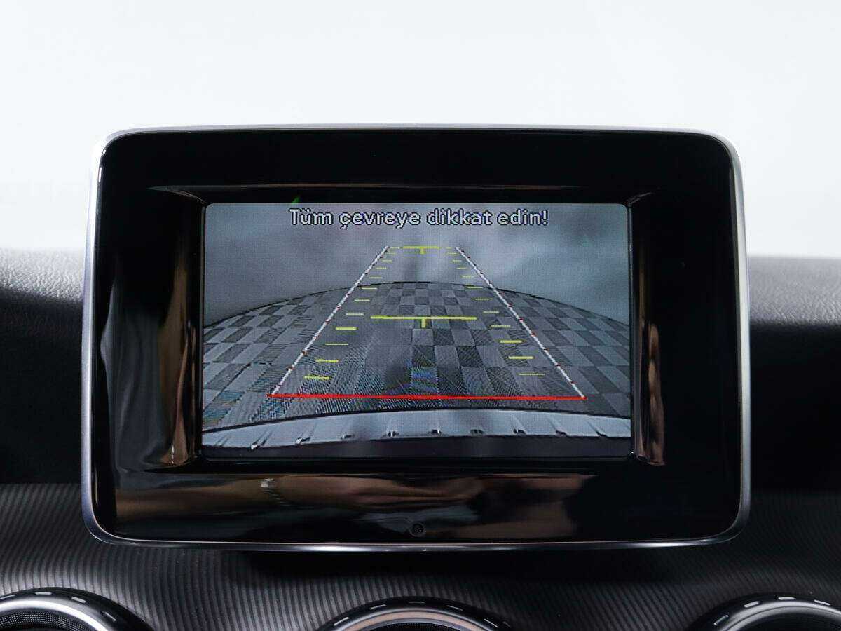 Mercedes-Benz GLA с пробегом — 2015 год. Фото: #13