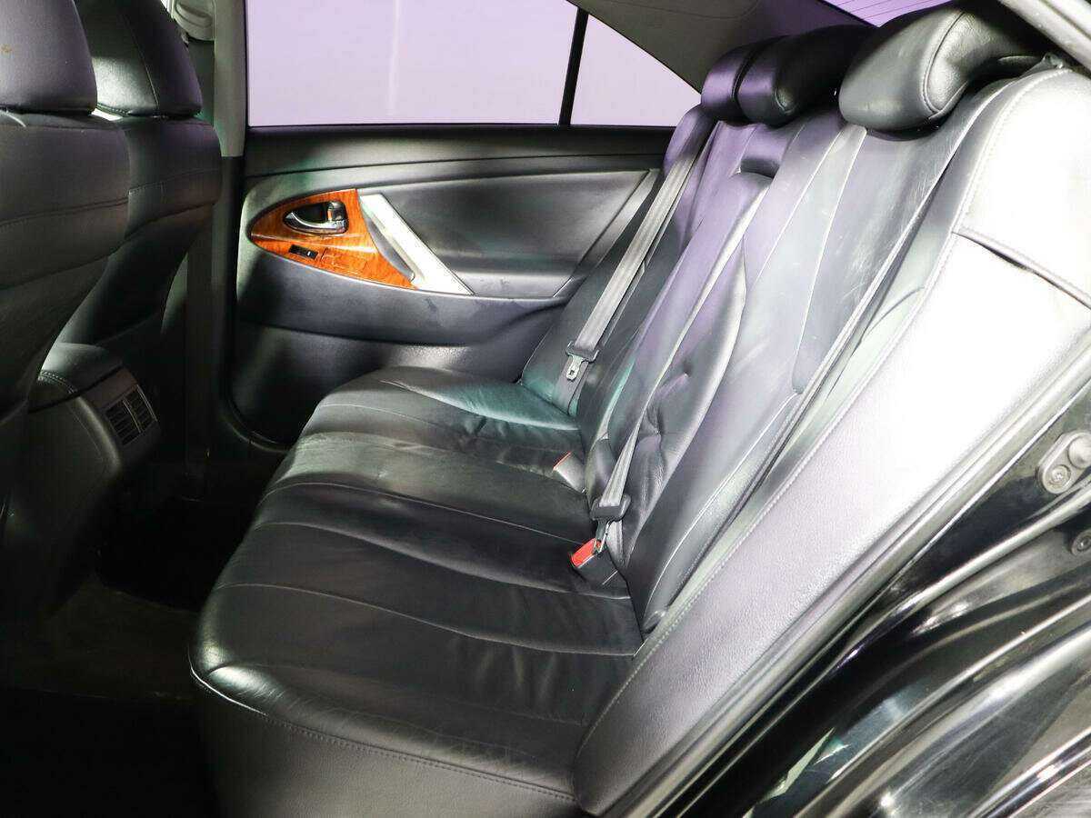 Toyota Camry с пробегом — 2011 год. Фото: #9