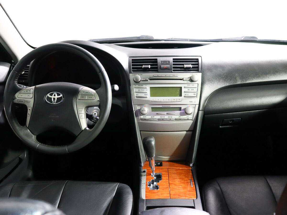 Toyota Camry с пробегом — 2011 год. Фото: #11