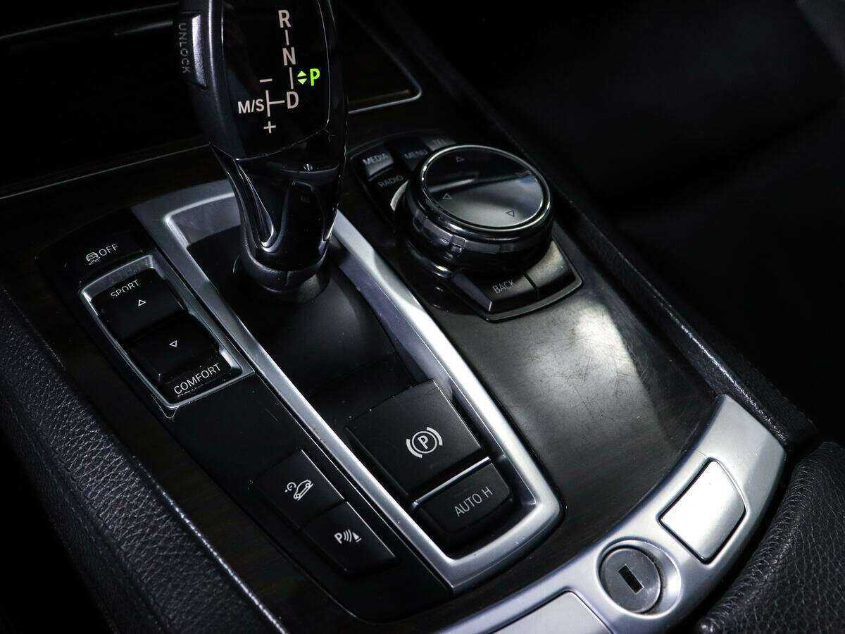 BMW 7 серии с пробегом — 2013 год. Фото: #17