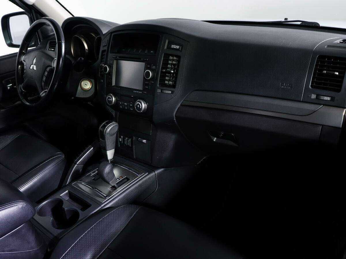 Mitsubishi Pajero с пробегом — 2011 год. Фото: #7