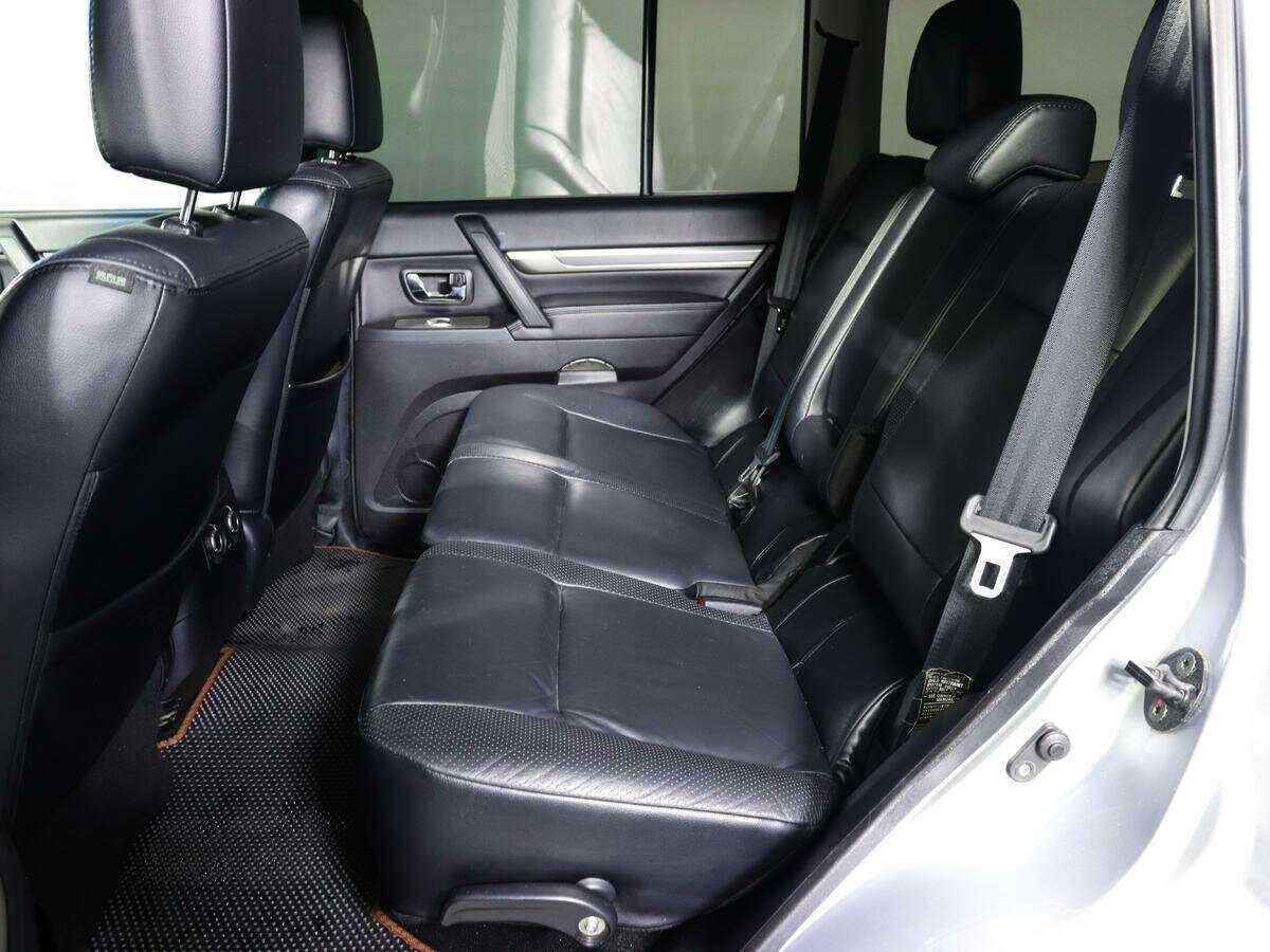 Mitsubishi Pajero с пробегом — 2011 год. Фото: #8