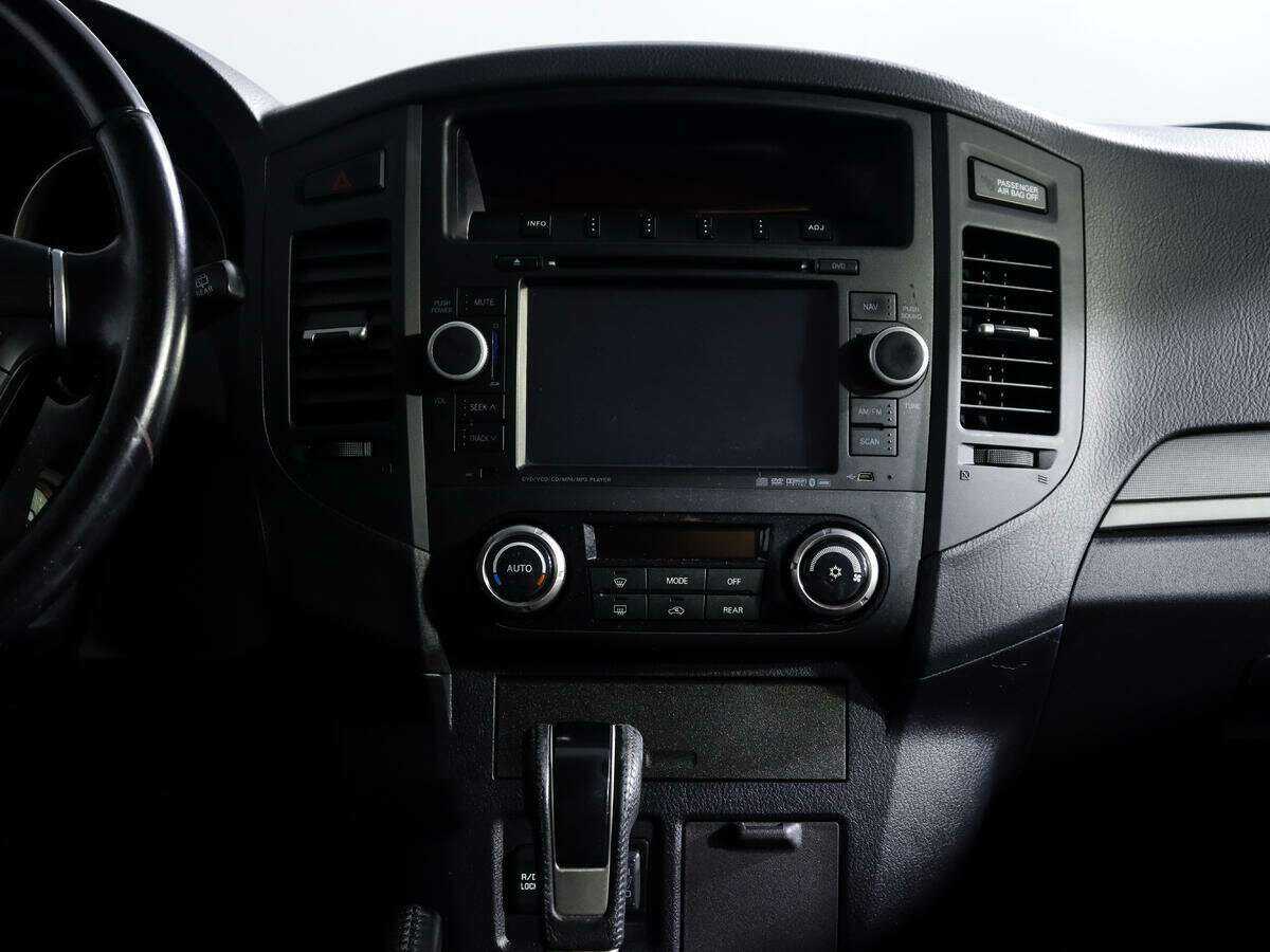 Mitsubishi Pajero с пробегом — 2011 год. Фото: #11