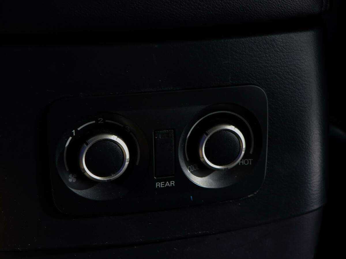 Mitsubishi Pajero с пробегом — 2011 год. Фото: #14