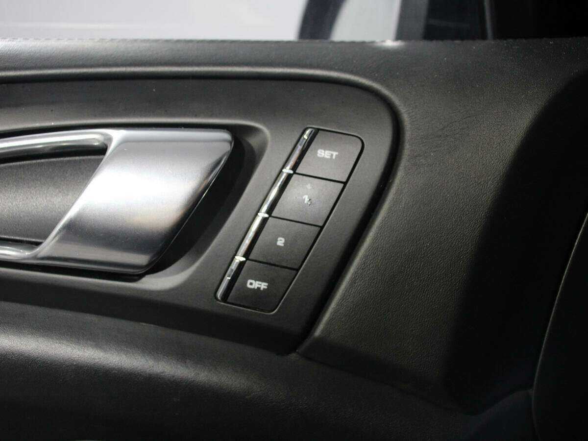 Porsche Cayenne с пробегом — 2010 год. Фото: #19