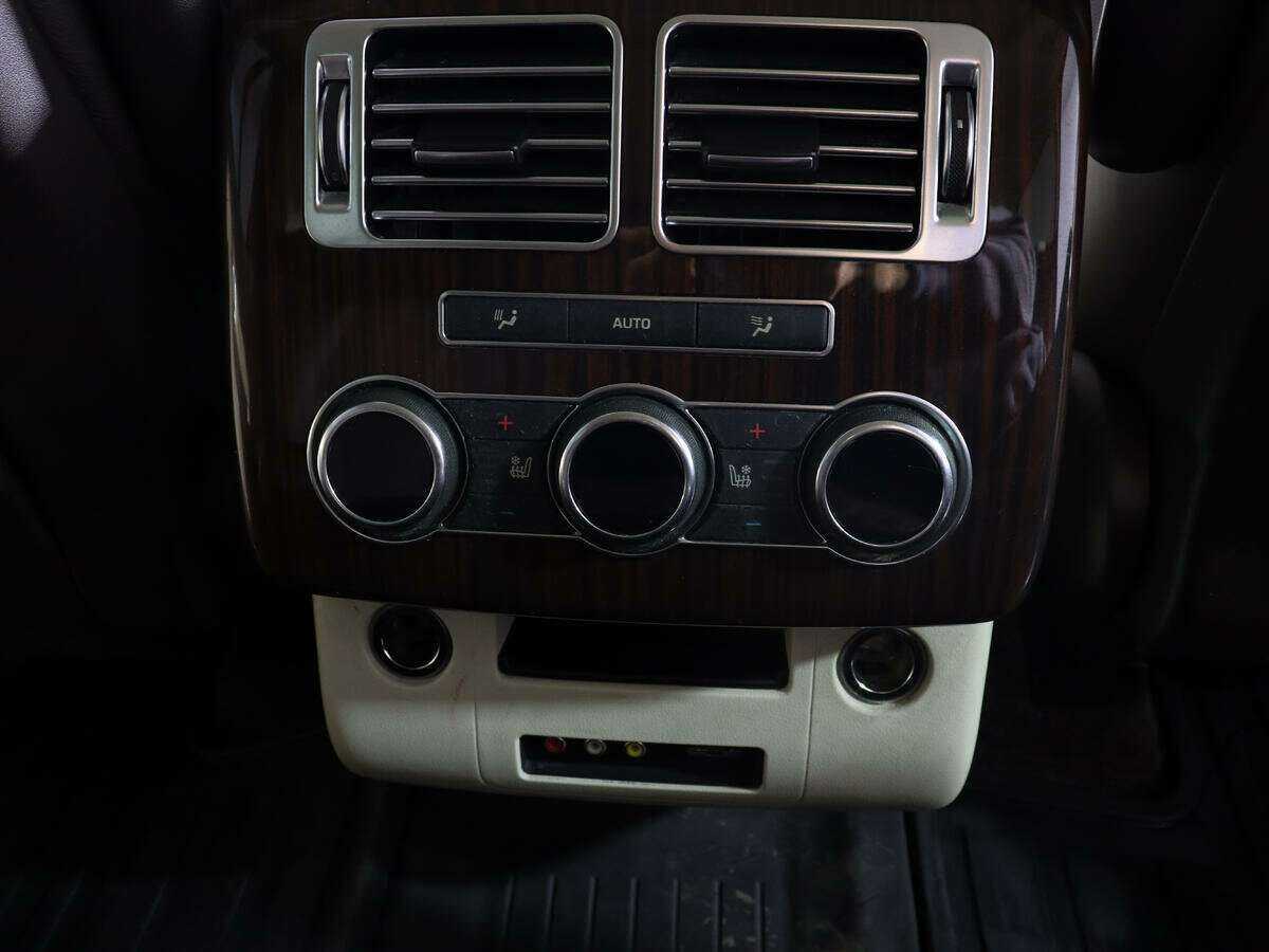 Land Rover Range Rover с пробегом — 2012 год. Фото: #15