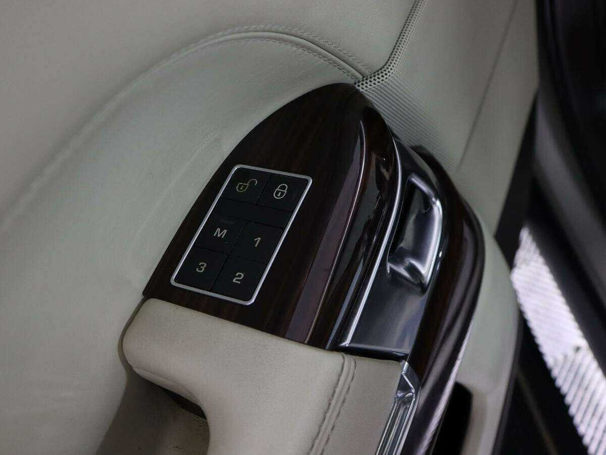 Land Rover Range Rover с пробегом — 2012 год. Фото: #19