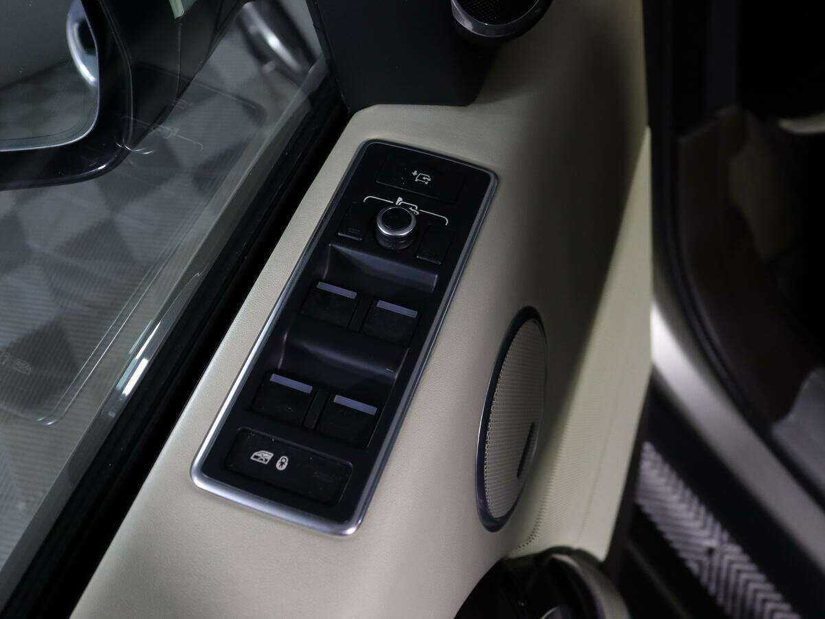 Land Rover Range Rover с пробегом — 2012 год. Фото: #20