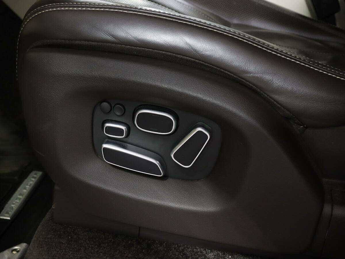 Land Rover Range Rover с пробегом — 2012 год. Фото: #21