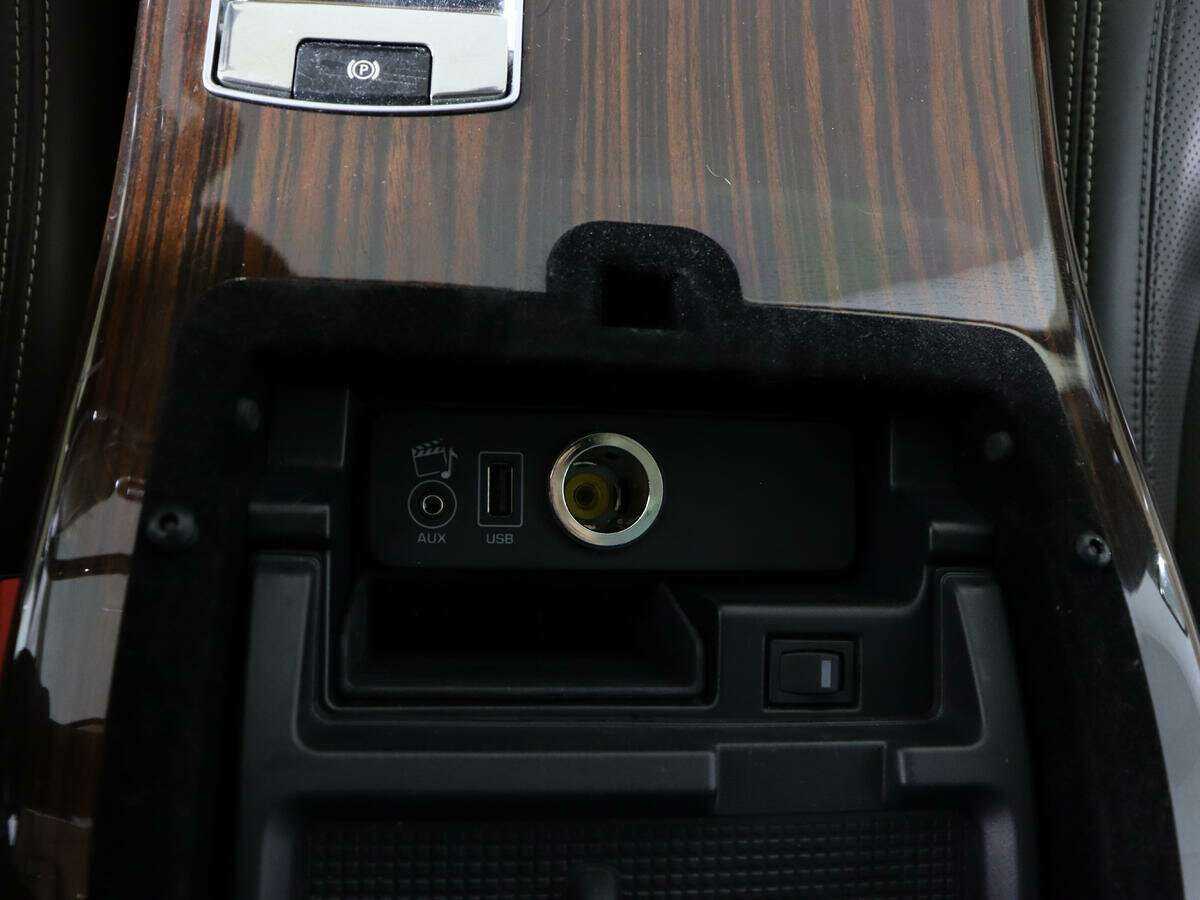 Land Rover Range Rover с пробегом — 2012 год. Фото: #30