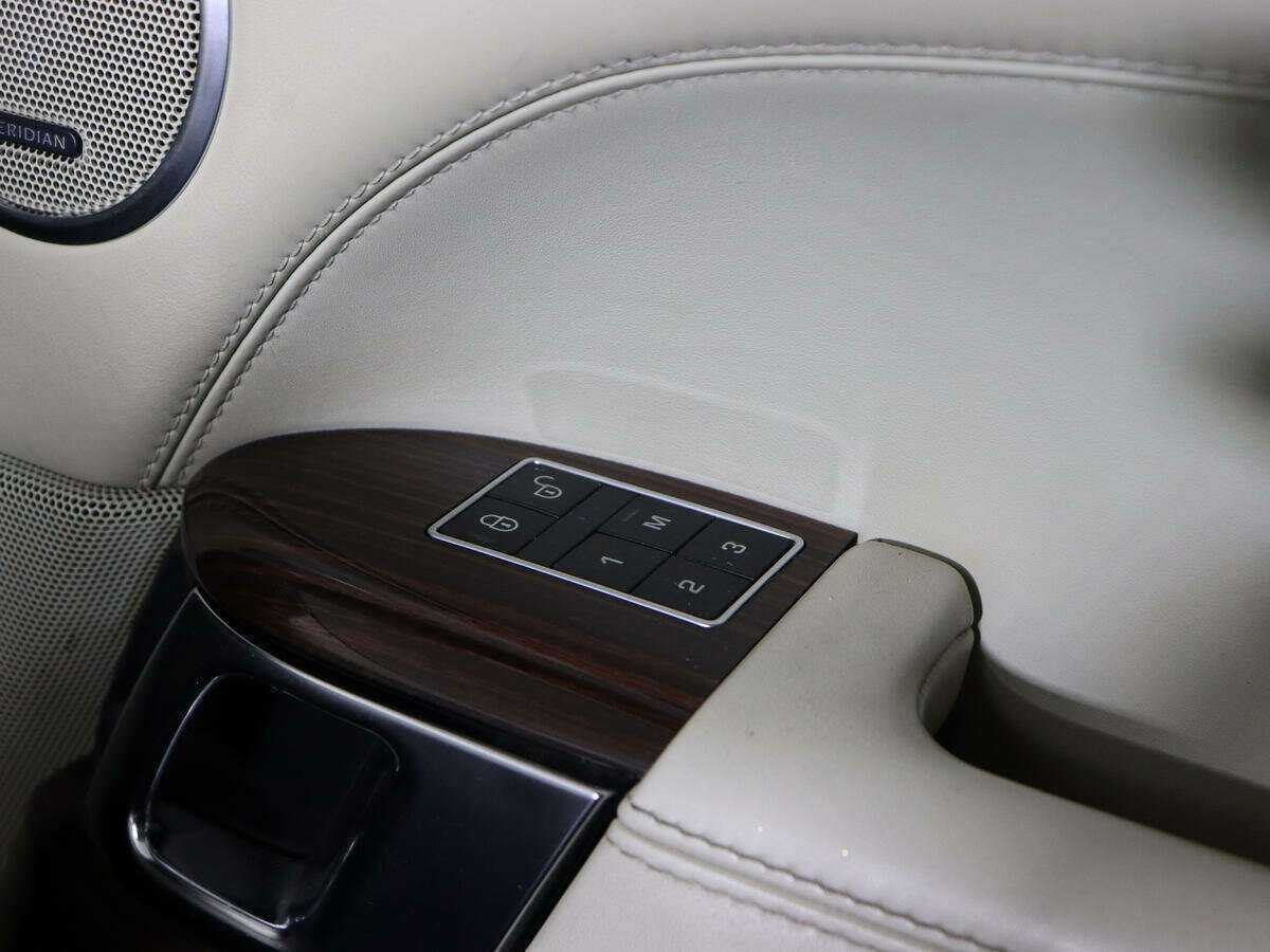 Land Rover Range Rover с пробегом — 2012 год. Фото: #32