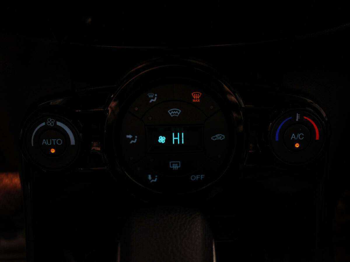 Ford Fiesta с пробегом — 2015 год. Фото: #15