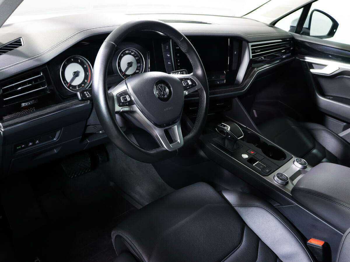 Volkswagen Touareg с пробегом — 2019 год. Фото: #11