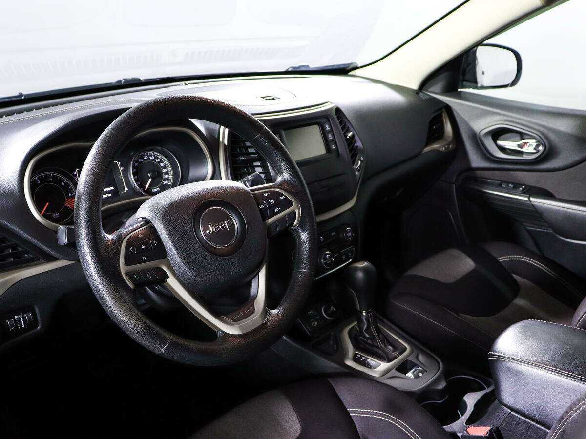Jeep Cherokee с пробегом — 2014 год. Фото: #10