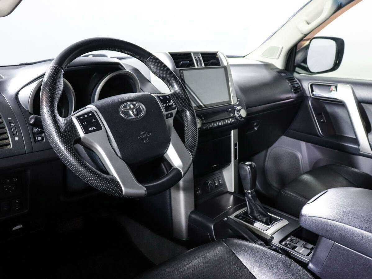 Toyota Land Cruiser Prado с пробегом — 2011 год. Фото: #13