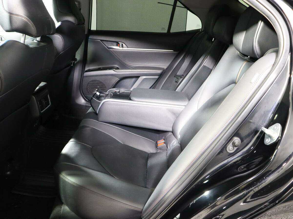 Toyota Camry с пробегом — 2020 год. Фото: #7