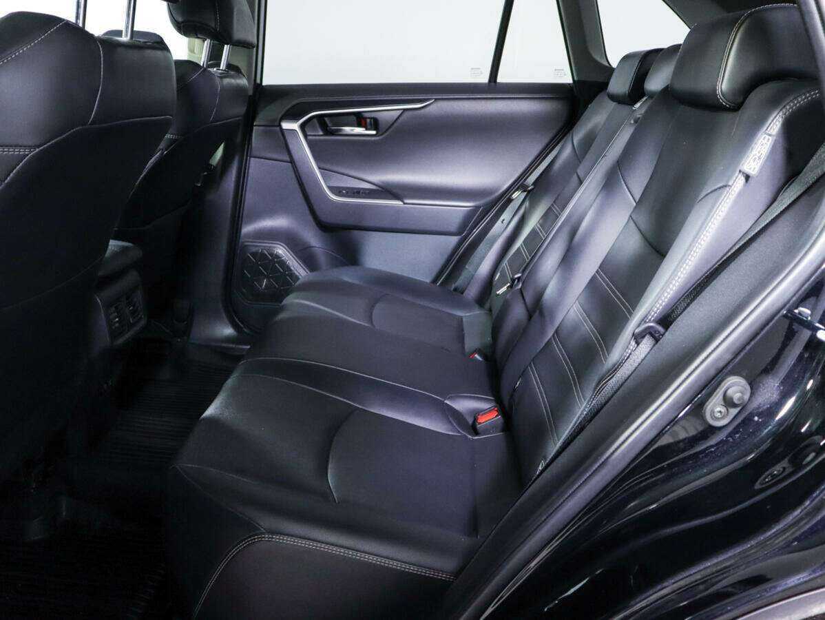 Toyota RAV4 с пробегом — 2022 год. Фото: #7