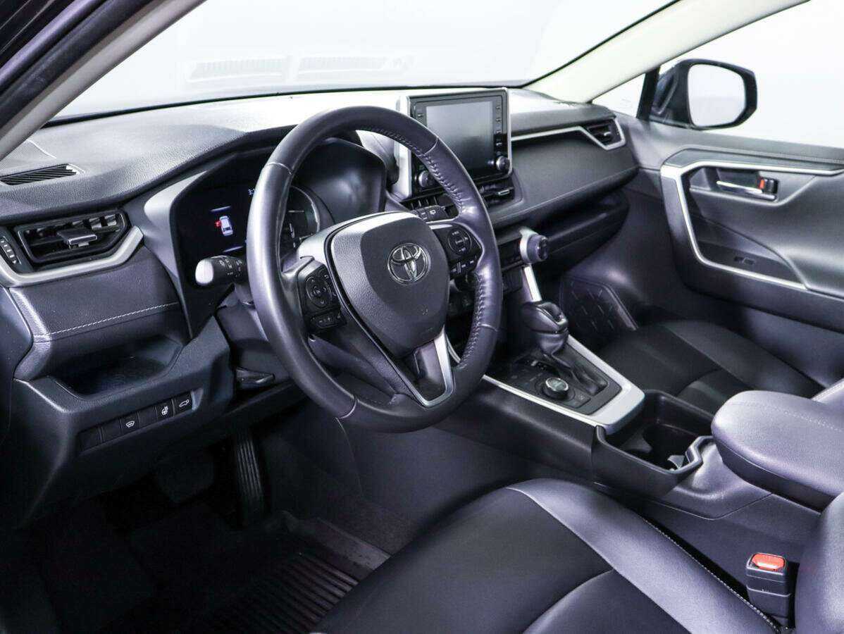 Toyota RAV4 с пробегом — 2022 год. Фото: #11