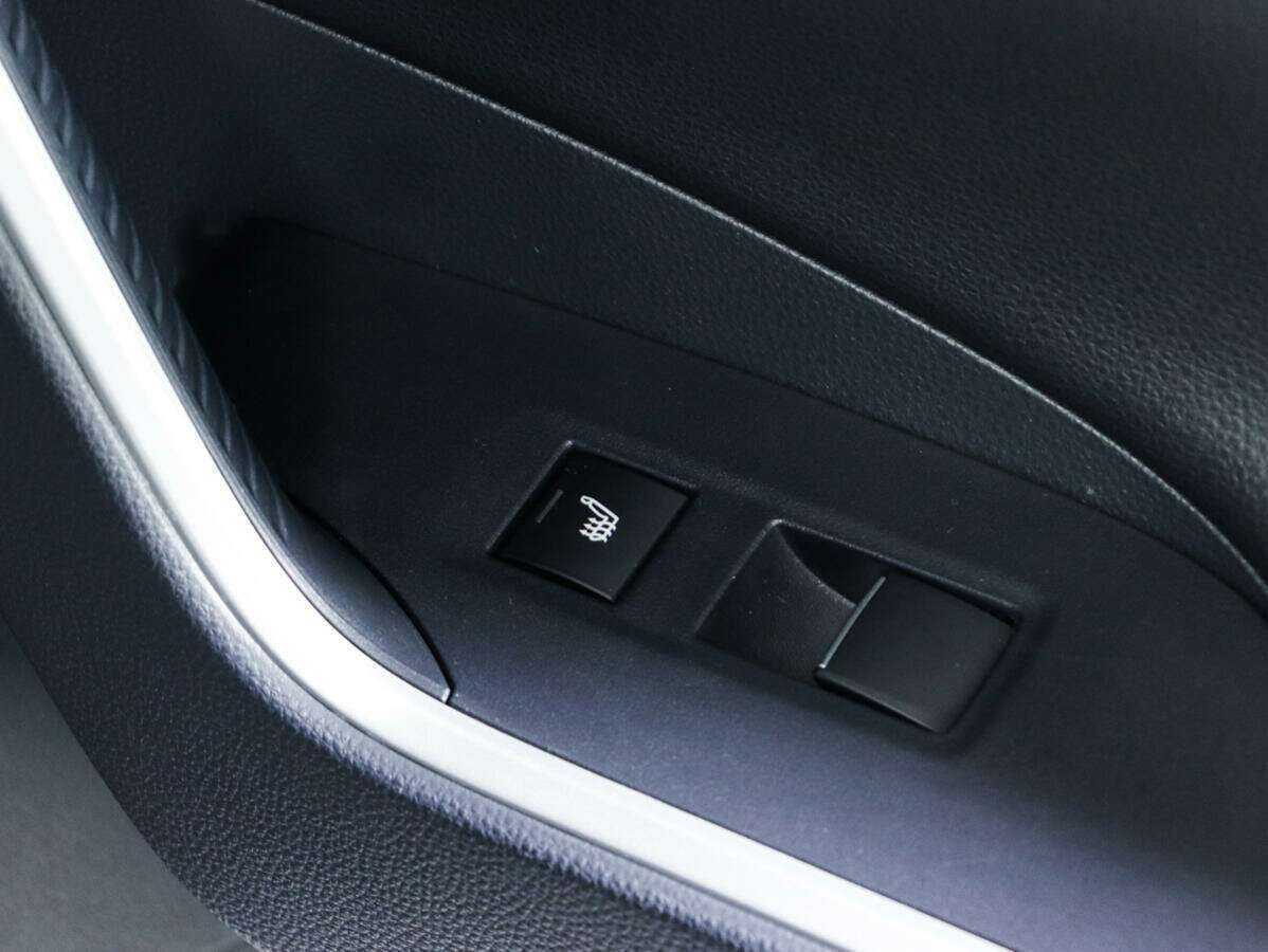 Toyota RAV4 с пробегом — 2022 год. Фото: #13