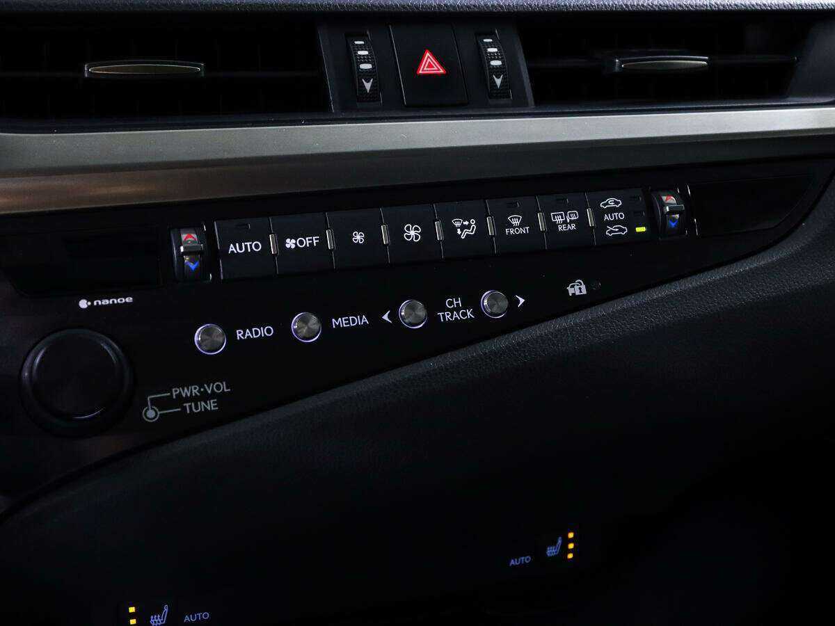 Lexus ES с пробегом — 2020 год. Фото: #15