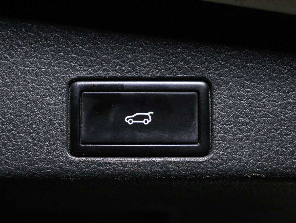 Volkswagen Touareg с пробегом — 2012 год. Фото: #10