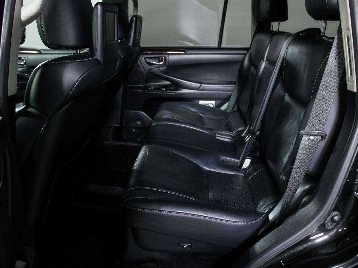 Lexus LX с пробегом — 2012 год. Фото: #6