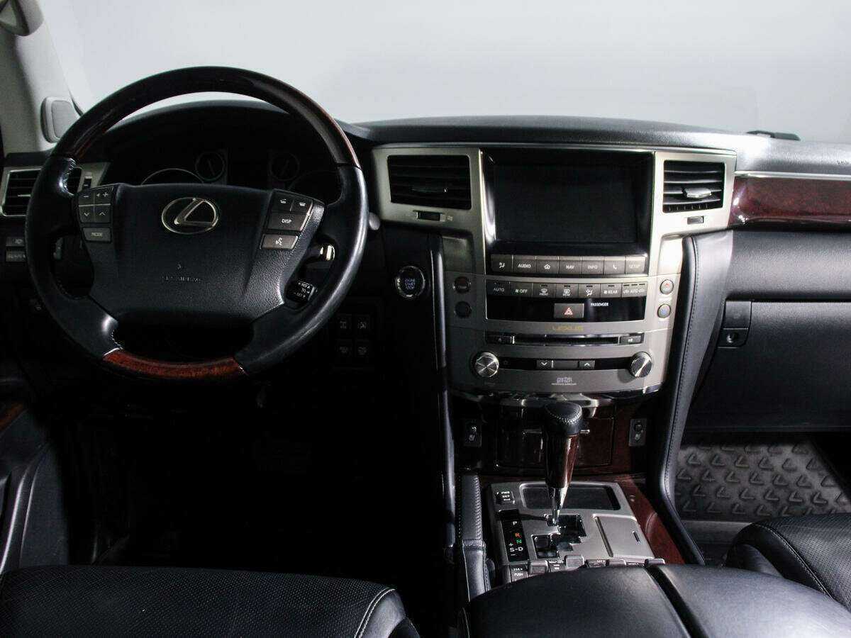 Lexus LX с пробегом — 2012 год. Фото: #8