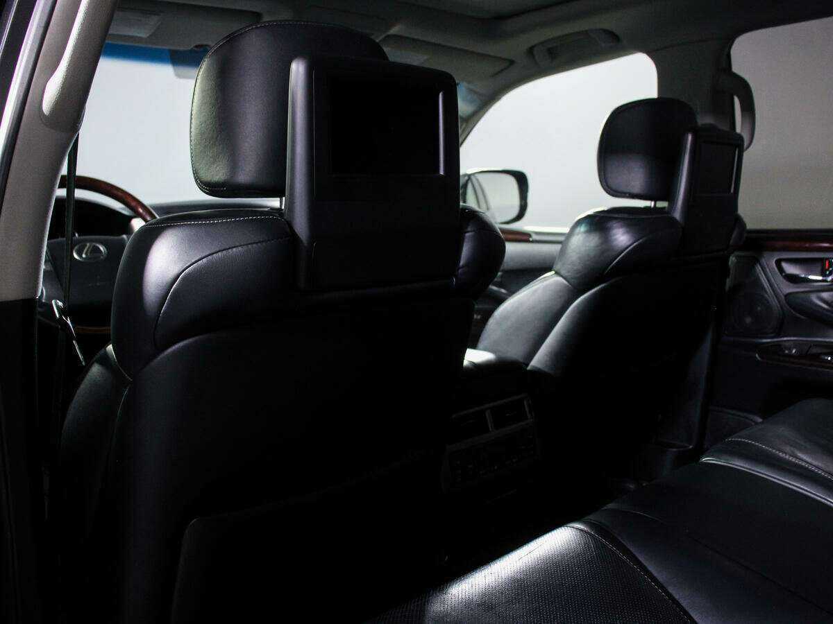 Lexus LX с пробегом — 2012 год. Фото: #12