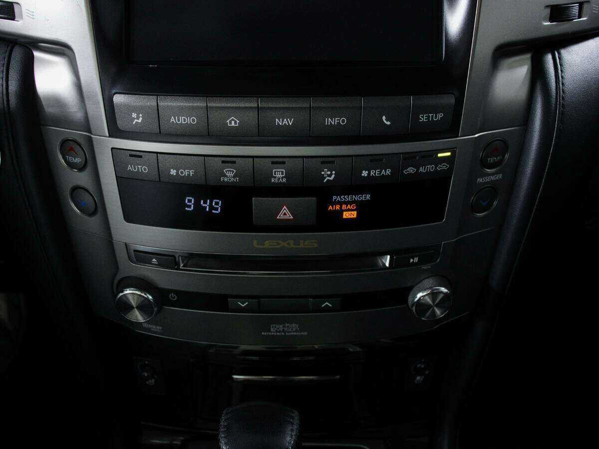 Lexus LX с пробегом — 2012 год. Фото: #15