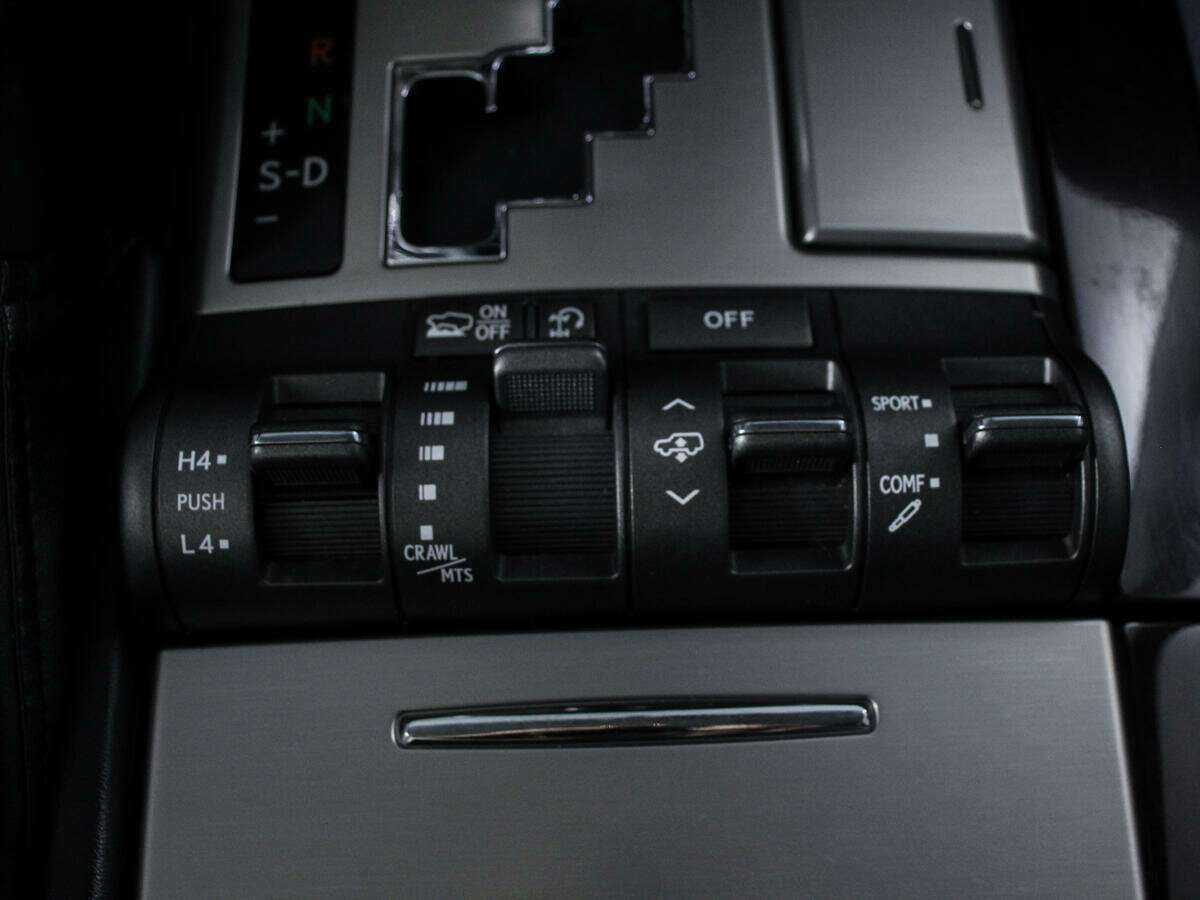 Lexus LX с пробегом — 2012 год. Фото: #19