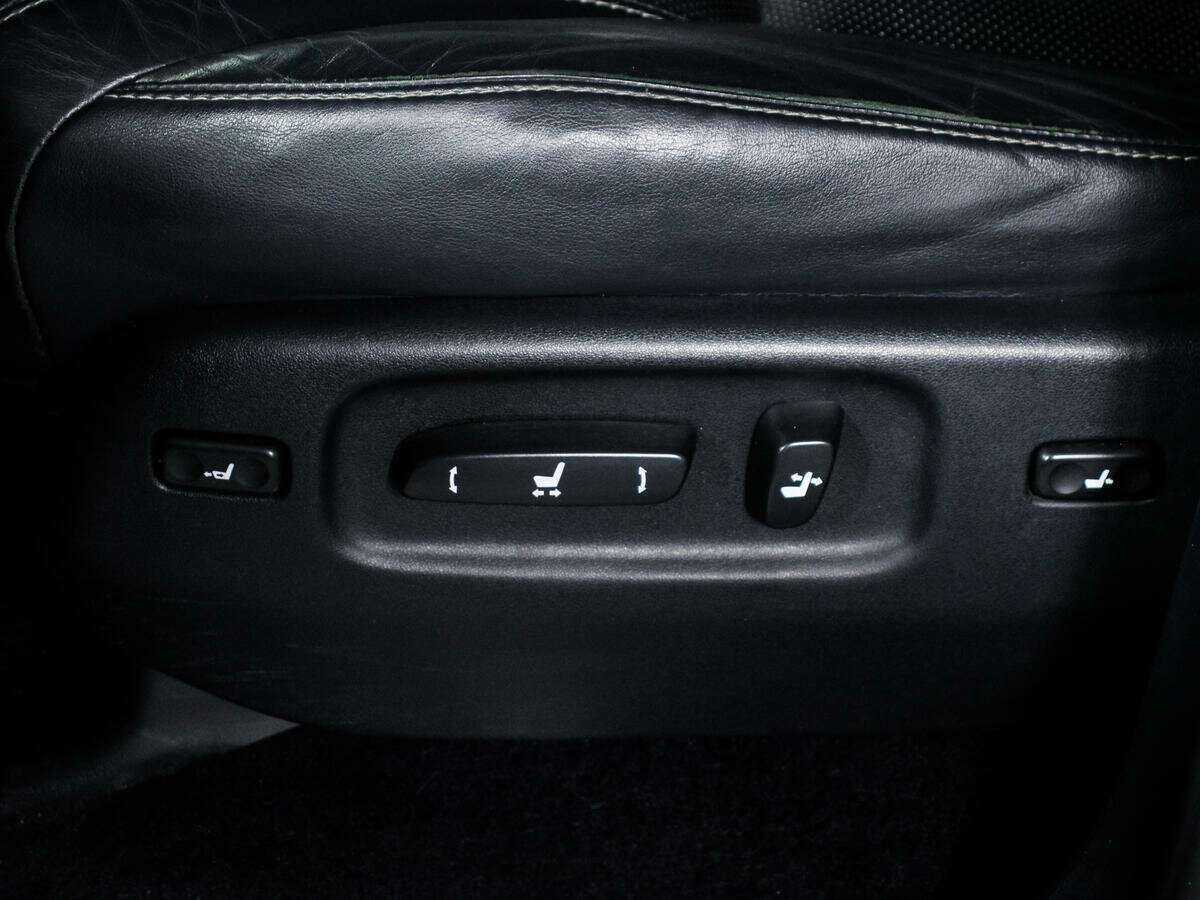 Lexus LX с пробегом — 2012 год. Фото: #25