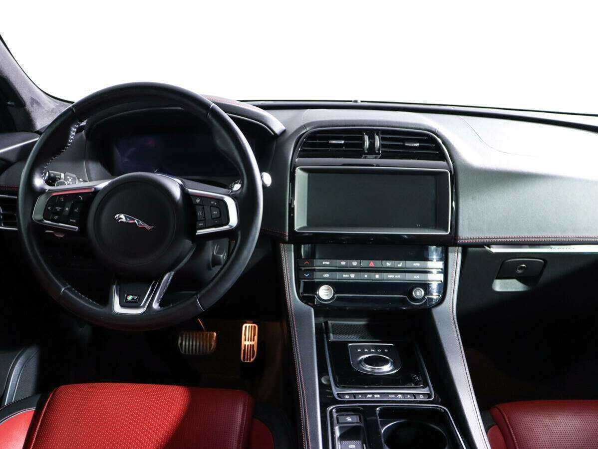 Jaguar F-Pace с пробегом — 2018 год. Фото: #11