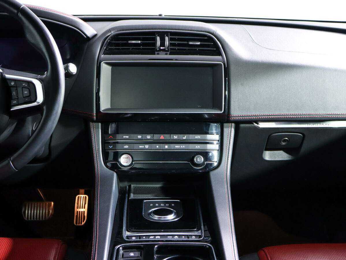 Jaguar F-Pace с пробегом — 2018 год. Фото: #12