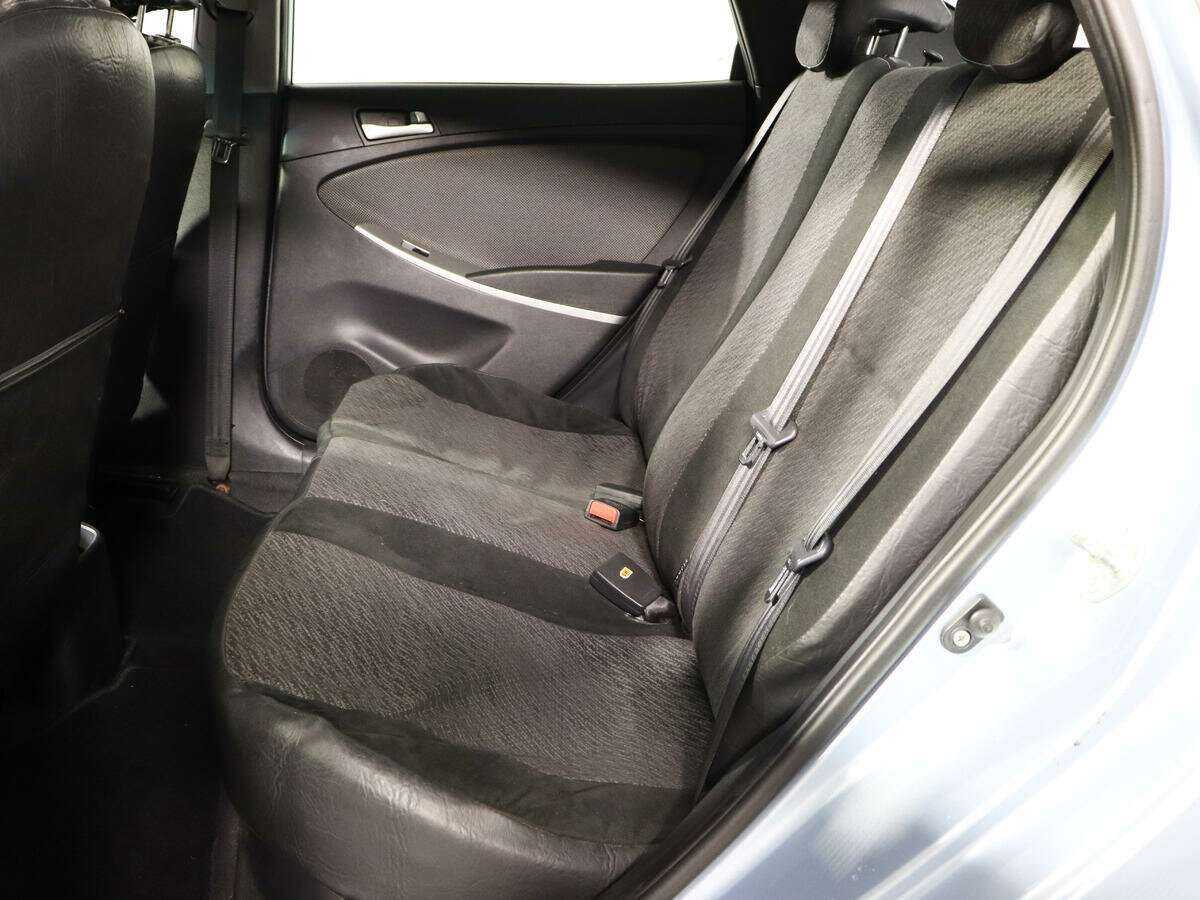 Hyundai Solaris с пробегом — 2011 год. Фото: #9