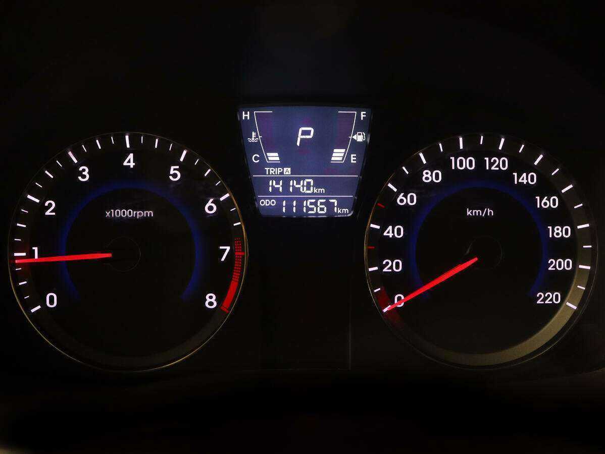 Hyundai Solaris с пробегом — 2011 год. Фото: #10