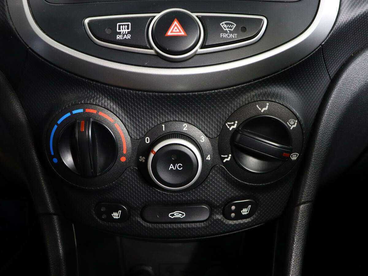 Hyundai Solaris с пробегом — 2011 год. Фото: #16