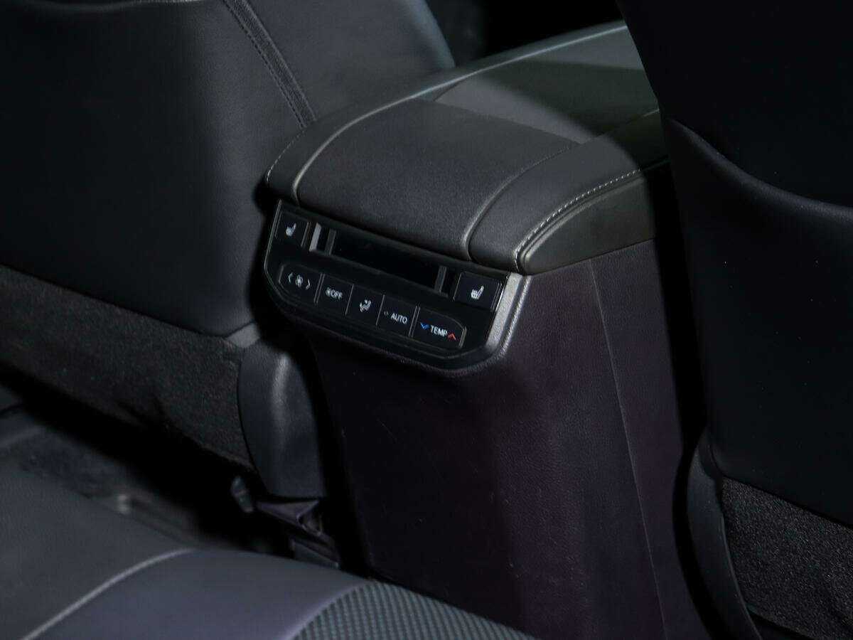 Toyota Highlander с пробегом — 2021 год. Фото: #13