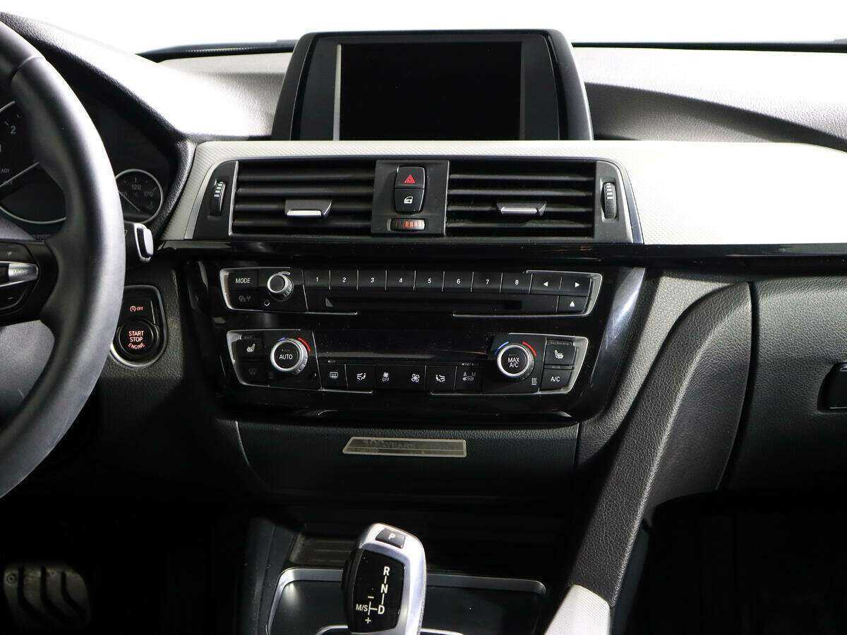 BMW 3 серии с пробегом — 2016 год. Фото: #12