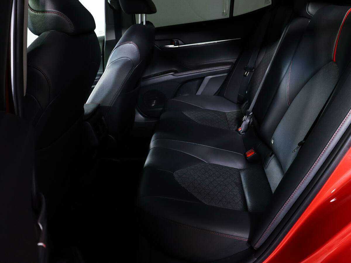 Toyota Camry с пробегом — 2021 год. Фото: #9